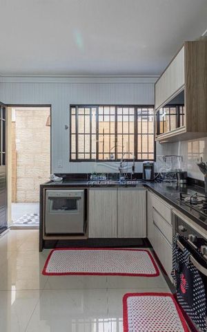 Casa à venda com 210m², 3 quartos e 4 vagas