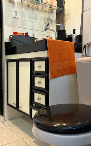 Apartamento para alugar com 300m², 2 quartos e 1 vaga Apartamento para alugar com 300m², 2 quartos e 1 vagaBanheiro da Suíte 1