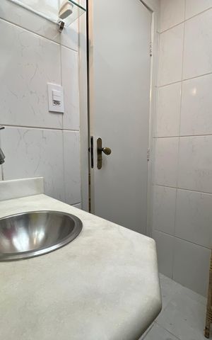 Apartamento para alugar com 300m², 2 quartos e 1 vaga Apartamento para alugar com 300m², 2 quartos e 1 vagaBanheiro Corredor