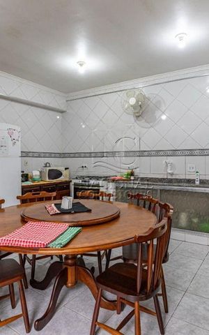 Casa à venda com 206m², 2 quartos e 2 vagas