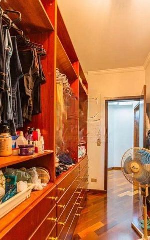 Casa à venda com 310m², 4 quartos e 6 vagas