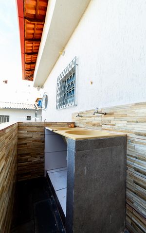 Casa à venda com 400m², 4 quartos e 6 vagas Casa à venda com 400m², 4 quartos e 6 vagasÁrea de Serviço