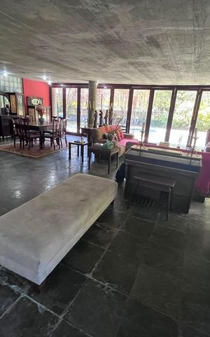 Casa à venda com 440m², 4 quartos e 2 vagas Casa à venda com 440m², 4 quartos e 2 vagasSala