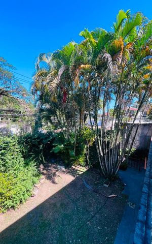Casa à venda com 440m², 4 quartos e 2 vagas Casa à venda com 440m², 4 quartos e 2 vagasÁrea externa