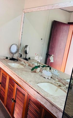 Casa à venda com 440m², 4 quartos e 2 vagas Casa à venda com 440m², 4 quartos e 2 vagasBanheiro