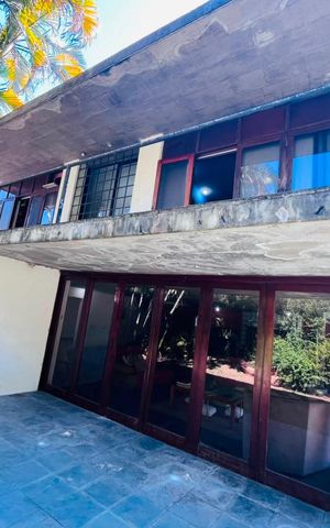 Casa à venda com 440m², 4 quartos e 2 vagas Casa à venda com 440m², 4 quartos e 2 vagasÁrea externa