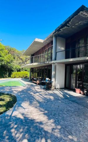 Casa à venda com 440m², 4 quartos e 2 vagas Casa à venda com 440m², 4 quartos e 2 vagasÁrea externa