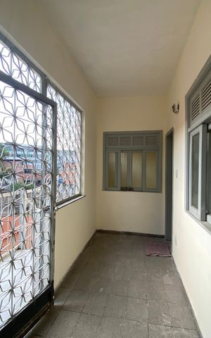 Casa à venda com 72m², 4 quartos e sem vaga