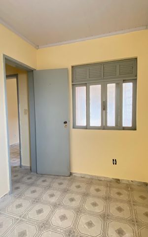 Casa à venda com 72m², 4 quartos e sem vaga