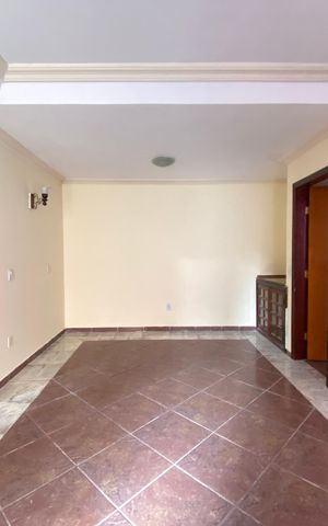 Casa à venda com 72m², 4 quartos e sem vaga