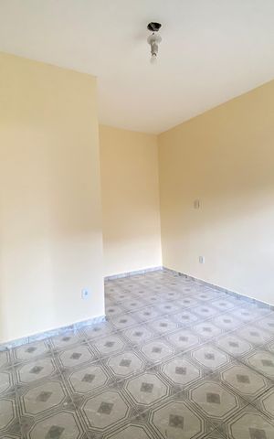 Casa à venda com 72m², 4 quartos e sem vaga