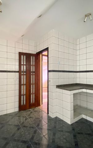 Casa à venda com 72m², 4 quartos e sem vaga
