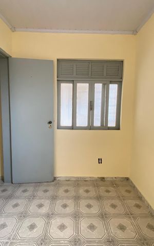 Casa à venda com 72m², 4 quartos e sem vaga