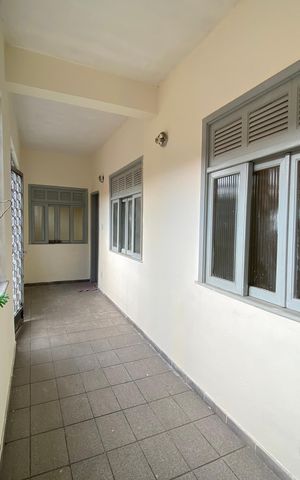 Casa à venda com 72m², 4 quartos e sem vaga