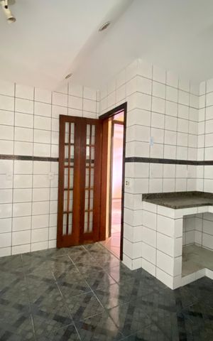 Casa à venda com 72m², 4 quartos e sem vaga