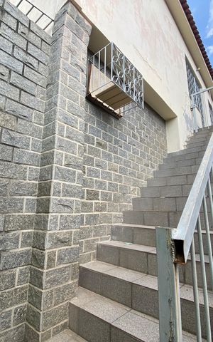 Casa à venda com 72m², 4 quartos e sem vaga