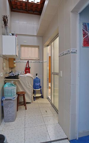 Casa à venda com 100m², 4 quartos e 1 vagaÁrea de Serviço