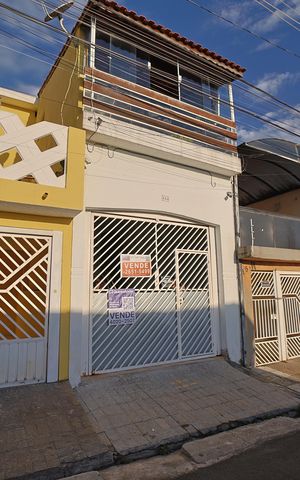 Casa à venda com 100m², 4 quartos e 1 vagaFachada