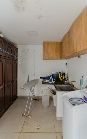Casa à venda com 314m², 3 quartos e 2 vagas Casa à venda com 314m², 3 quartos e 2 vagasÁrea de Serviço