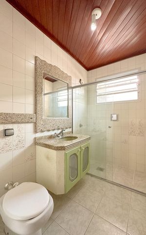 Casa para alugar com 150m², 4 quartos e 2 vagasBanheiro 2