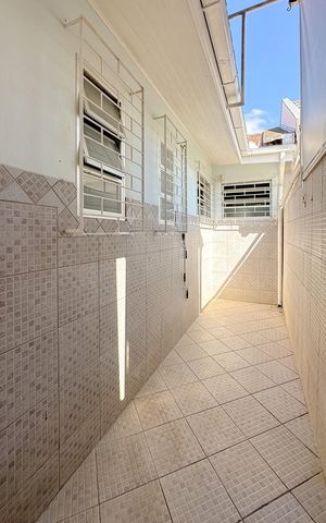 Casa para alugar com 150m², 4 quartos e 2 vagasCorredor