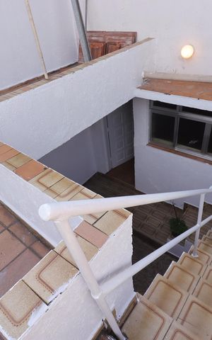 Casa para alugar com 92m², 2 quartos e 1 vagaEscada para o Quintal
