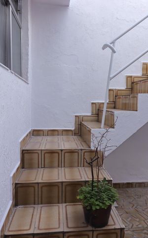 Casa para alugar com 92m², 2 quartos e 1 vagaEscada para o Quintal
