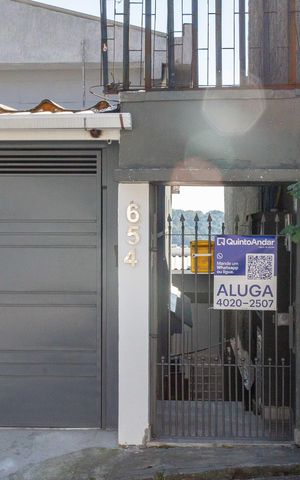 Casa para alugar com 65m², 2 quartos e sem vagaFachada