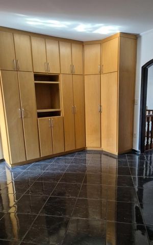 Casa à venda com 200m², 4 quartos e 2 vagasQuarto