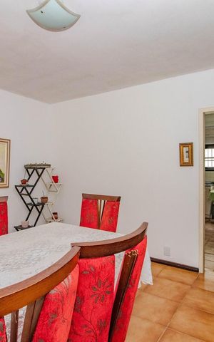 Casa à venda com 300m², 4 quartos e 3 vagas Casa à venda com 300m², 4 quartos e 3 vagasSala