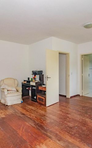 Casa à venda com 300m², 4 quartos e 3 vagas Casa à venda com 300m², 4 quartos e 3 vagasQuarto
