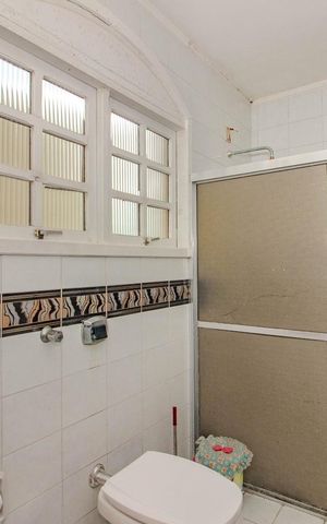 Casa à venda com 300m², 4 quartos e 3 vagas Casa à venda com 300m², 4 quartos e 3 vagasBanheiro