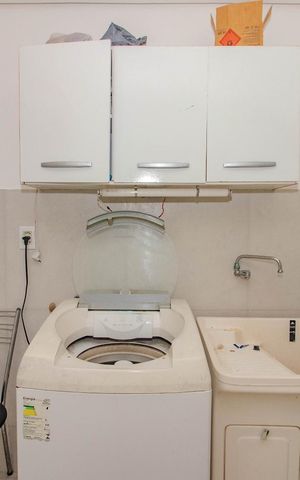 Casa à venda com 300m², 4 quartos e 3 vagas Casa à venda com 300m², 4 quartos e 3 vagasÁrea de serviço
