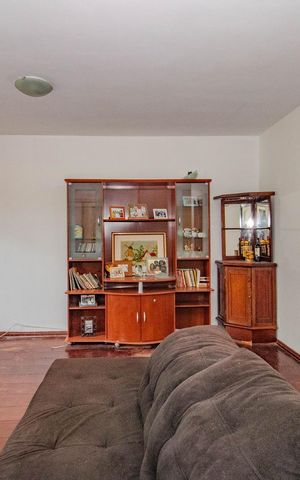 Casa à venda com 300m², 4 quartos e 3 vagas Casa à venda com 300m², 4 quartos e 3 vagasSala
