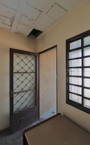 Casa à venda com 280m², 4 quartos e 4 vagasQuarto de Serviço
