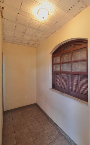 Casa à venda com 280m², 4 quartos e 4 vagasQuarto de Serviço