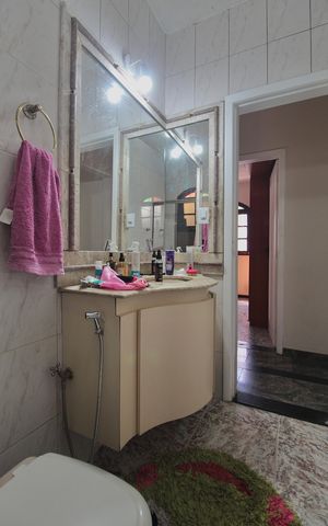 Casa à venda com 280m², 4 quartos e 4 vagasBanheiro Social