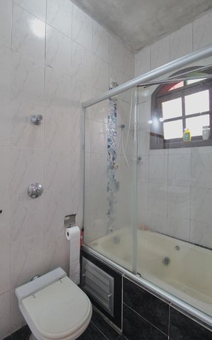 Casa à venda com 280m², 4 quartos e 4 vagasBanheiro da Suite