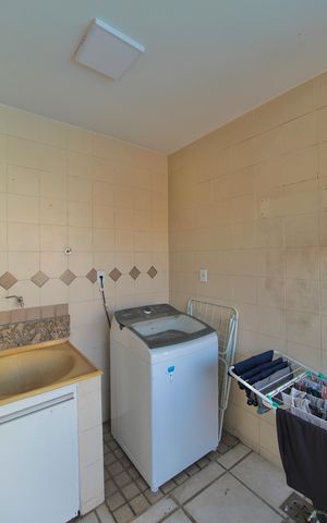 Casa à venda com 280m², 4 quartos e 4 vagasÁrea de Serviço