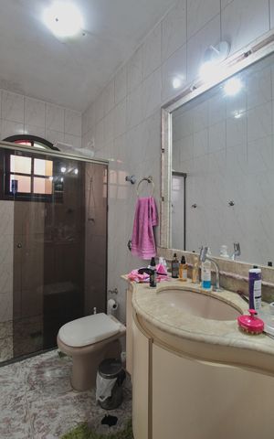 Casa à venda com 280m², 4 quartos e 4 vagasBanheiro Social