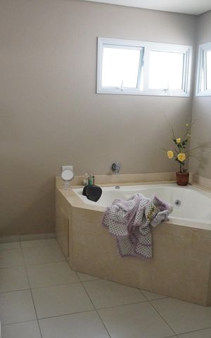 Casa de condomínio para alugar com 430m², 5 quartos e 4 vagasBanheiro da Suíte 1