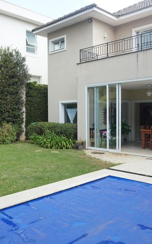 Casa de condomínio para alugar com 430m², 5 quartos e 4 vagasÁrea externa