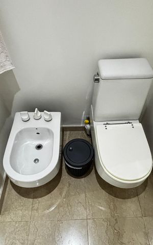Apartamento para alugar com 320m², 4 quartos e 4 vagas Apartamento para alugar com 320m², 4 quartos e 4 vagasBanheiro da Suíte 2