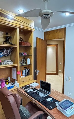 Apartamento para alugar com 320m², 4 quartos e 4 vagas Apartamento para alugar com 320m², 4 quartos e 4 vagasEscritório