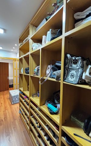 Apartamento para alugar com 320m², 4 quartos e 4 vagas Apartamento para alugar com 320m², 4 quartos e 4 vagasCloset da Suíte 2
