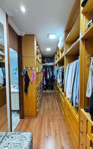 Apartamento para alugar com 320m², 4 quartos e 4 vagas Apartamento para alugar com 320m², 4 quartos e 4 vagasCloset da Suíte 2