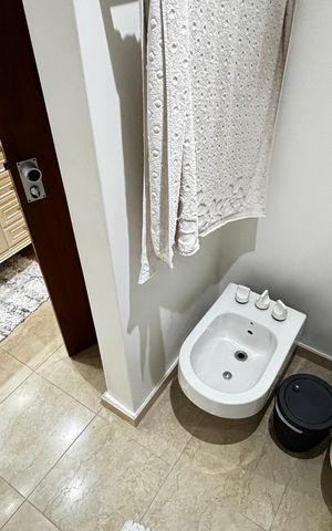 Apartamento para alugar com 320m², 4 quartos e 4 vagas Apartamento para alugar com 320m², 4 quartos e 4 vagasBanheiro da Suíte 2