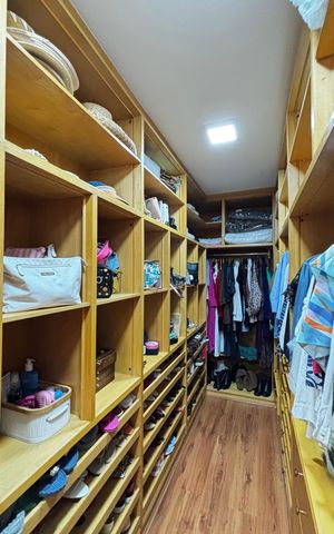 Apartamento para alugar com 320m², 4 quartos e 4 vagas Apartamento para alugar com 320m², 4 quartos e 4 vagasCloset da Suíte 2