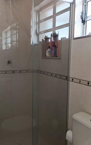 Casa à venda com 150m², 3 quartos e 2 vagas Casa à venda com 150m², 3 quartos e 2 vagasBanheiro