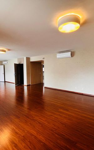Apartamento à venda com 243m², 4 quartos e 3 vagas Apartamento à venda com 243m², 4 quartos e 3 vagasSala